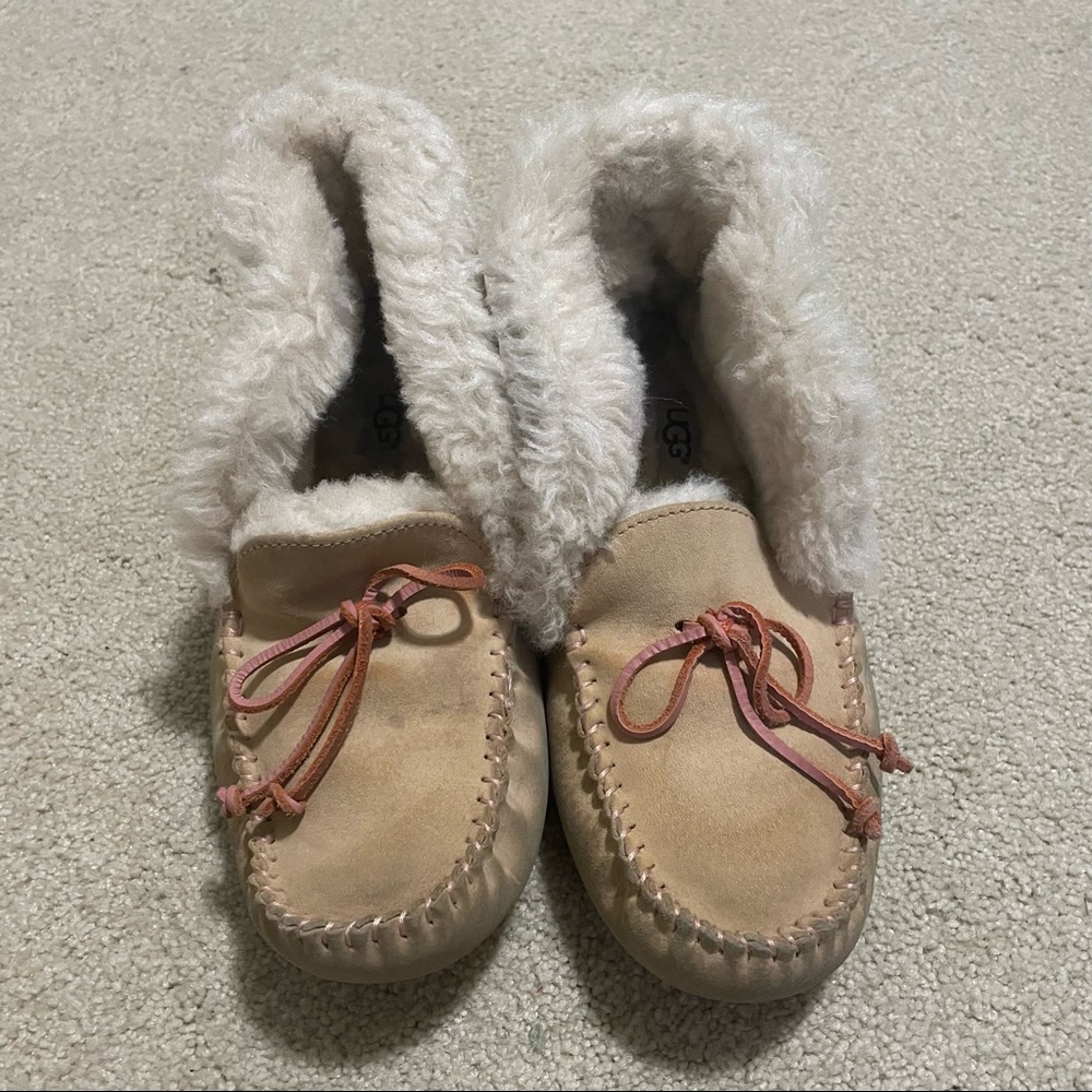 MUST BUNDLE 🍒 Ugg slippers